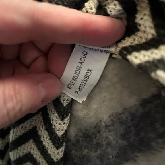 Chevron Infinity Scarf Bordeaux - Picture 4 of 7